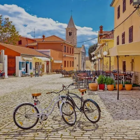 Tatil Evi Sonnenliebe Mit Pool Bei Zadar