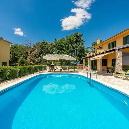 Sonnenliebe Mit Pool Bei Zadar Tatil Evi