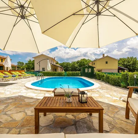 Sonnenliebe Mit Pool Bei Zadar Tatil Evi Radovin