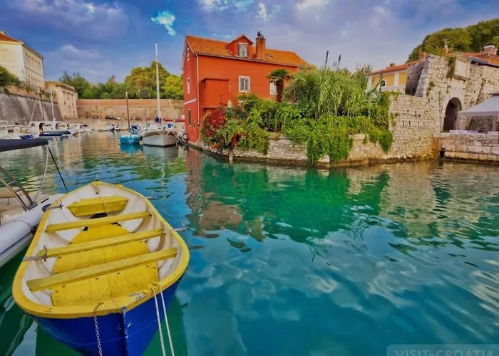 Sonnenliebe Mit Pool Bei Zadar
