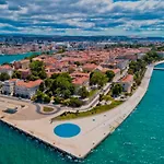 Sonnenliebe Mit Pool Bei Zadar Radovin