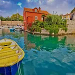 Sonnenliebe Mit Pool Bei Zadar