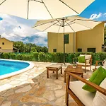 別荘 Sonnenliebe Mit Pool Bei Zadar Radovin