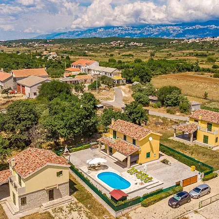 Sonnenliebe Mit Pool Bei Zadar