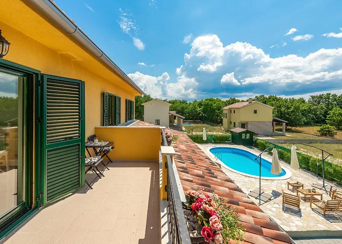 Ferienhaus Sonnenliebe Mit Pool Bei Zadar
