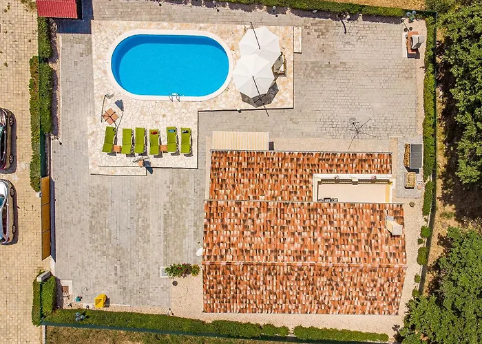 Ferienhaus Sonnenliebe Mit Pool Bei Zadar *