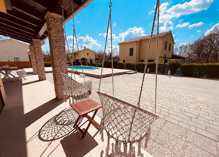 Sonnenliebe Mit Pool Bei Zadar Radovin
